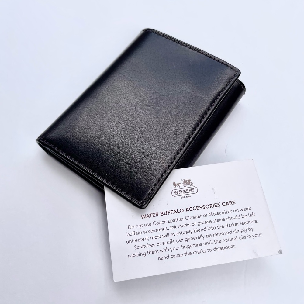 Coach Black Leather Key Card Holder Minimalist Design
